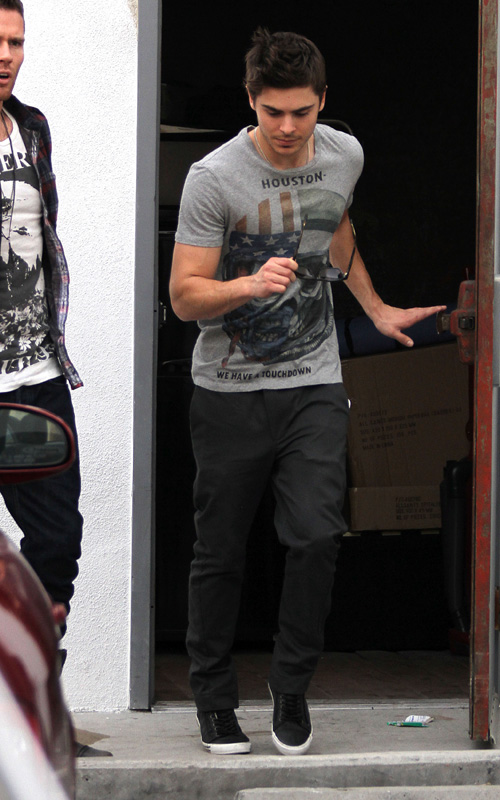 zac-efron-021110-4.jpg